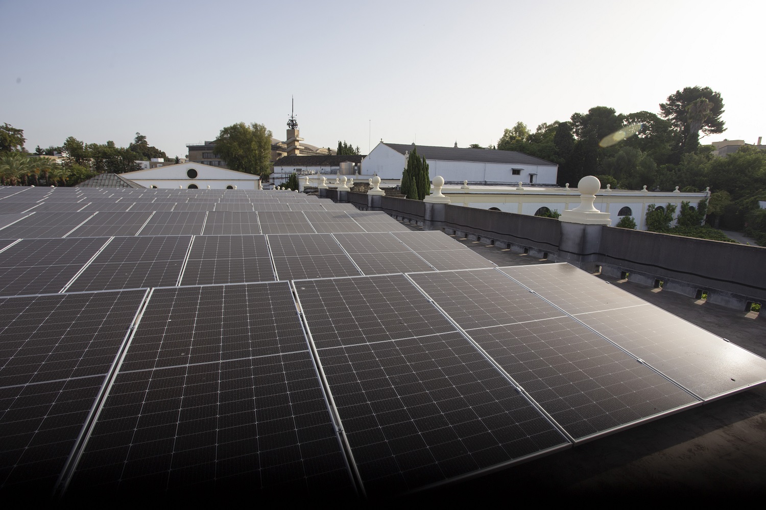 Paneles solares González Byass Jerez autonomía