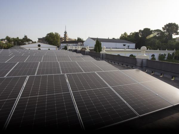 Paneles solares González Byass Jerez autonomía