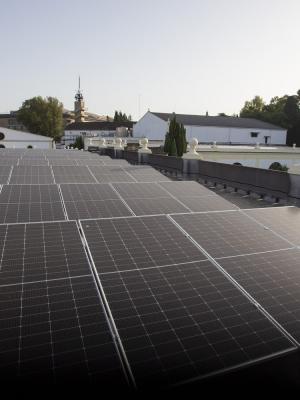 Paneles solares González Byass Jerez autonomía